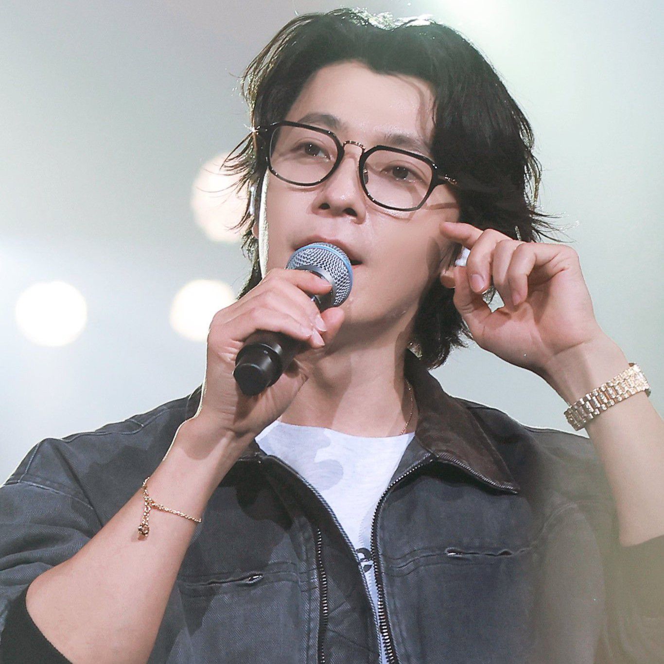 Behind-the-scenes cut of Donghae (Super Junior)