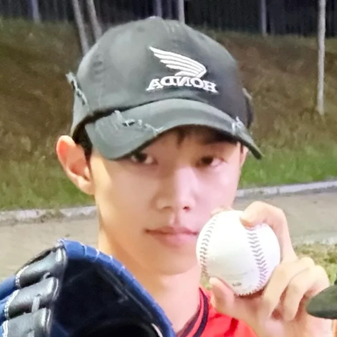 Behind-the-scenes cut of Hyunwoo (Xikers)
