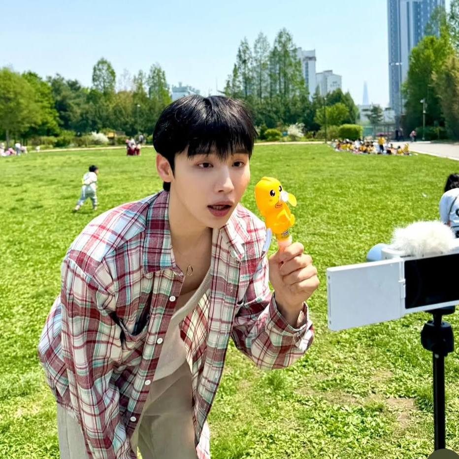 Behind-the-scenes cut of Jeon Woong (AB6IX)