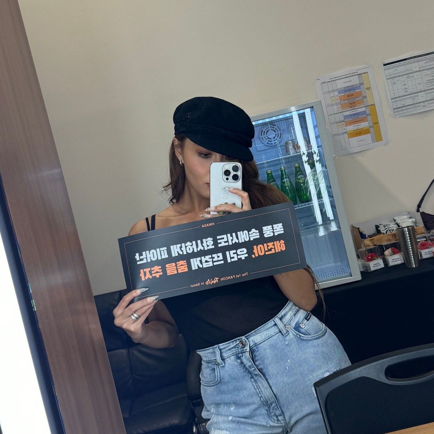 Foto terbaru Hwasa (MAMAMOO)