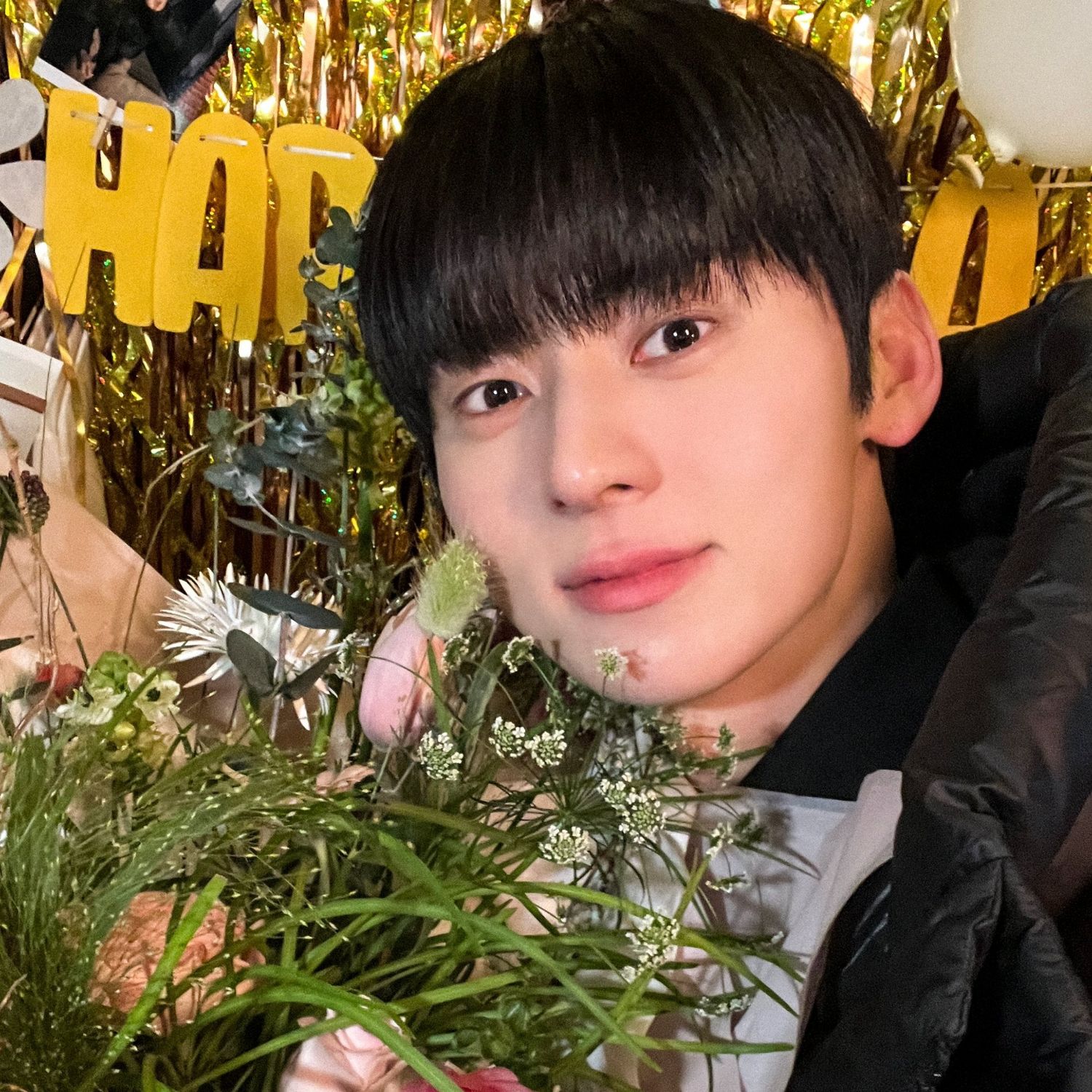 A moment captured by Hwang Minhyun's fan