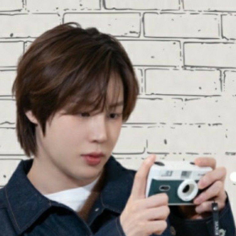 Behind-the-scenes cut of Ha Sungwoon