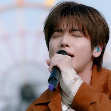 Foto terbaru Taehyun (TOMORROW X TOGETHER)