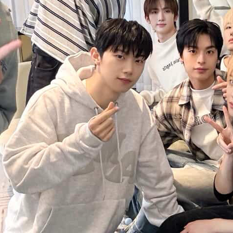 Behind-the-scenes cut of Hyunwoo (Xikers)
