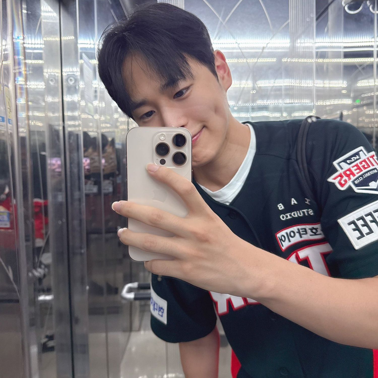 A moment captured by Choi Byungchan's fan