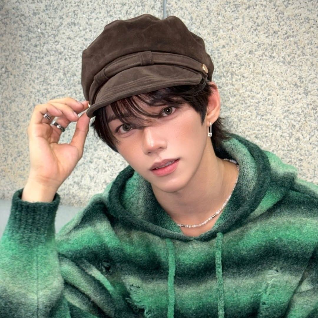 Behind-the-scenes cut of JL (AHOF)