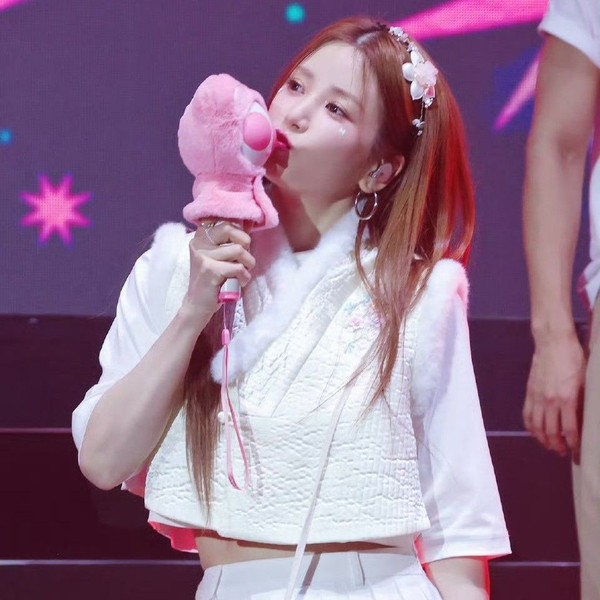 Shining profile picture of Park Chorong (Apink) on today's Choeaedol