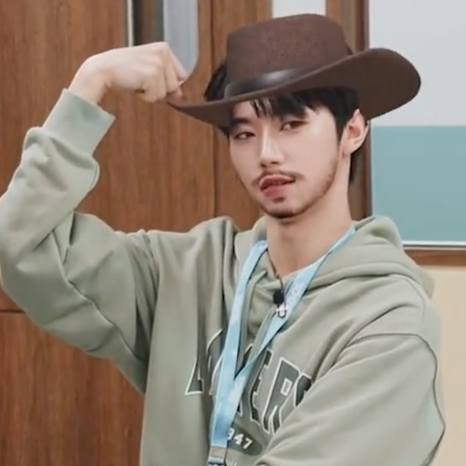 Behind-the-scenes cut of Hyunwoo (Xikers)