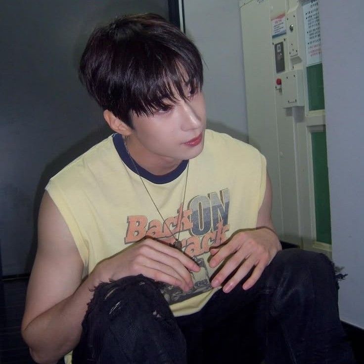 Foto aktivitas terbaru Han Seungwoo