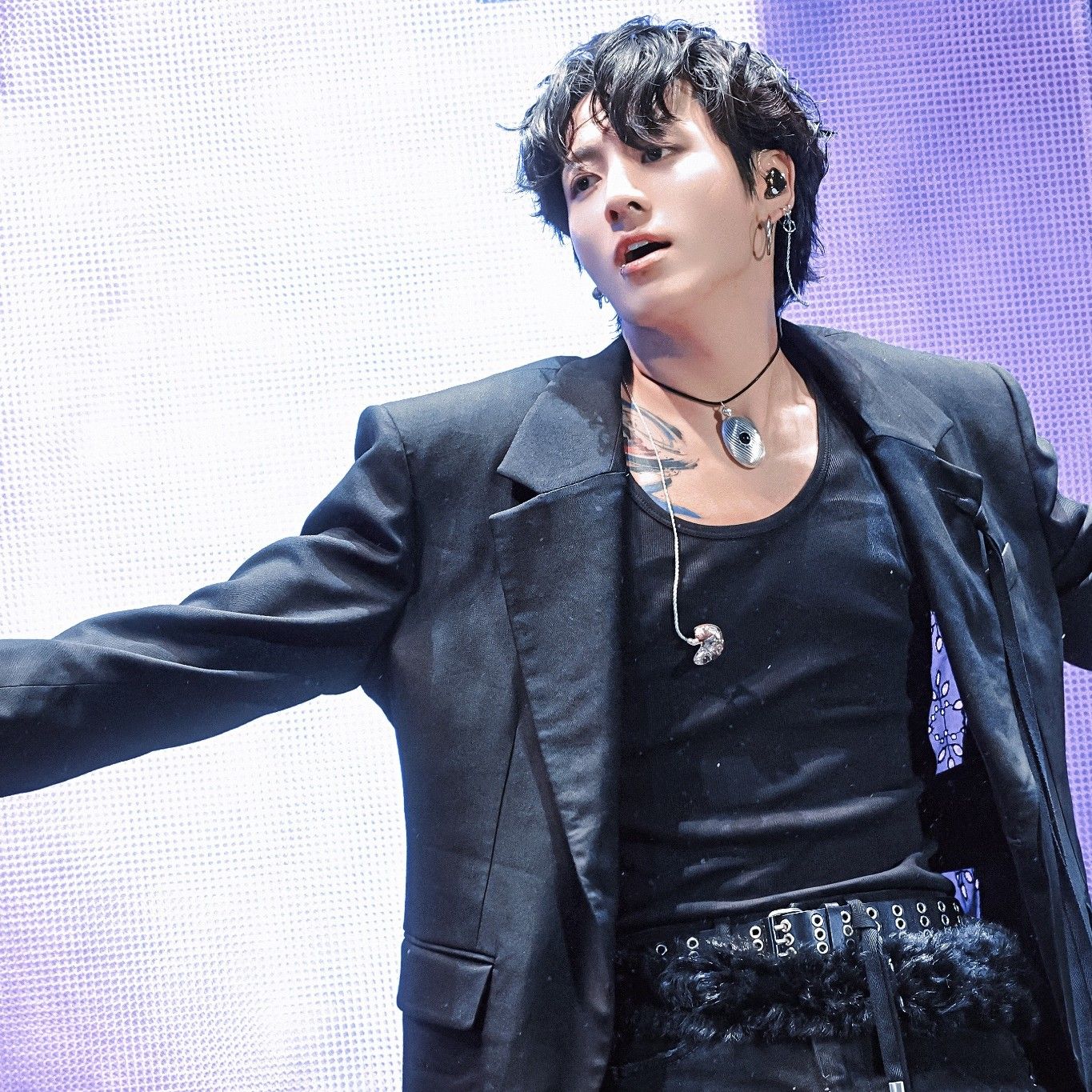 Foto aktivitas terbaru Jungkook (BTS)