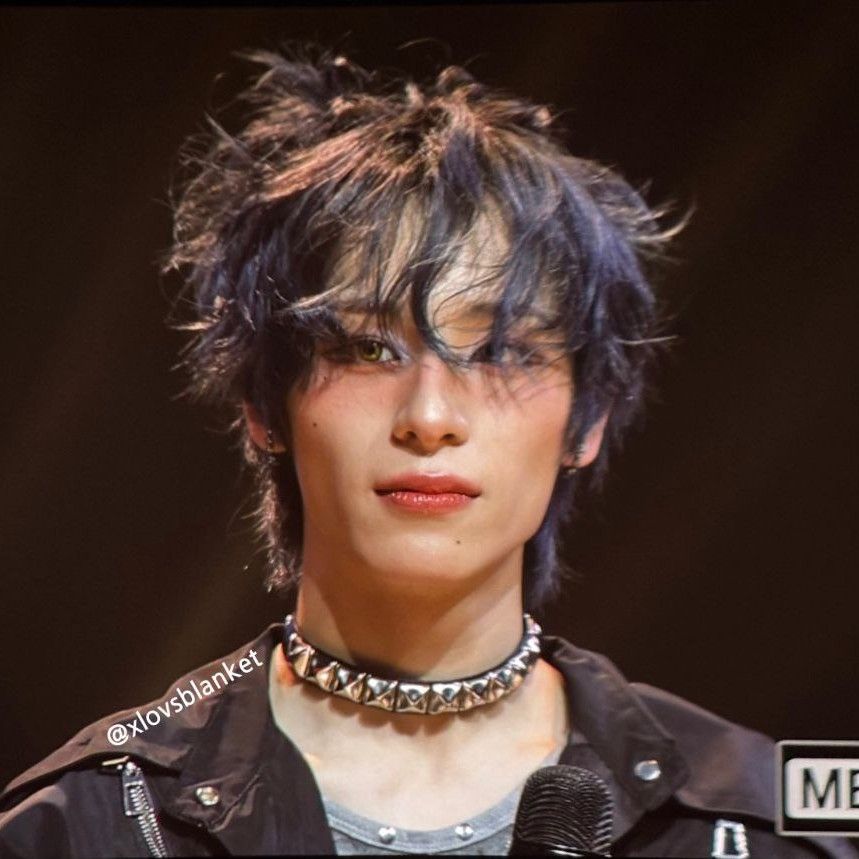 A moment captured by XLOV's fan