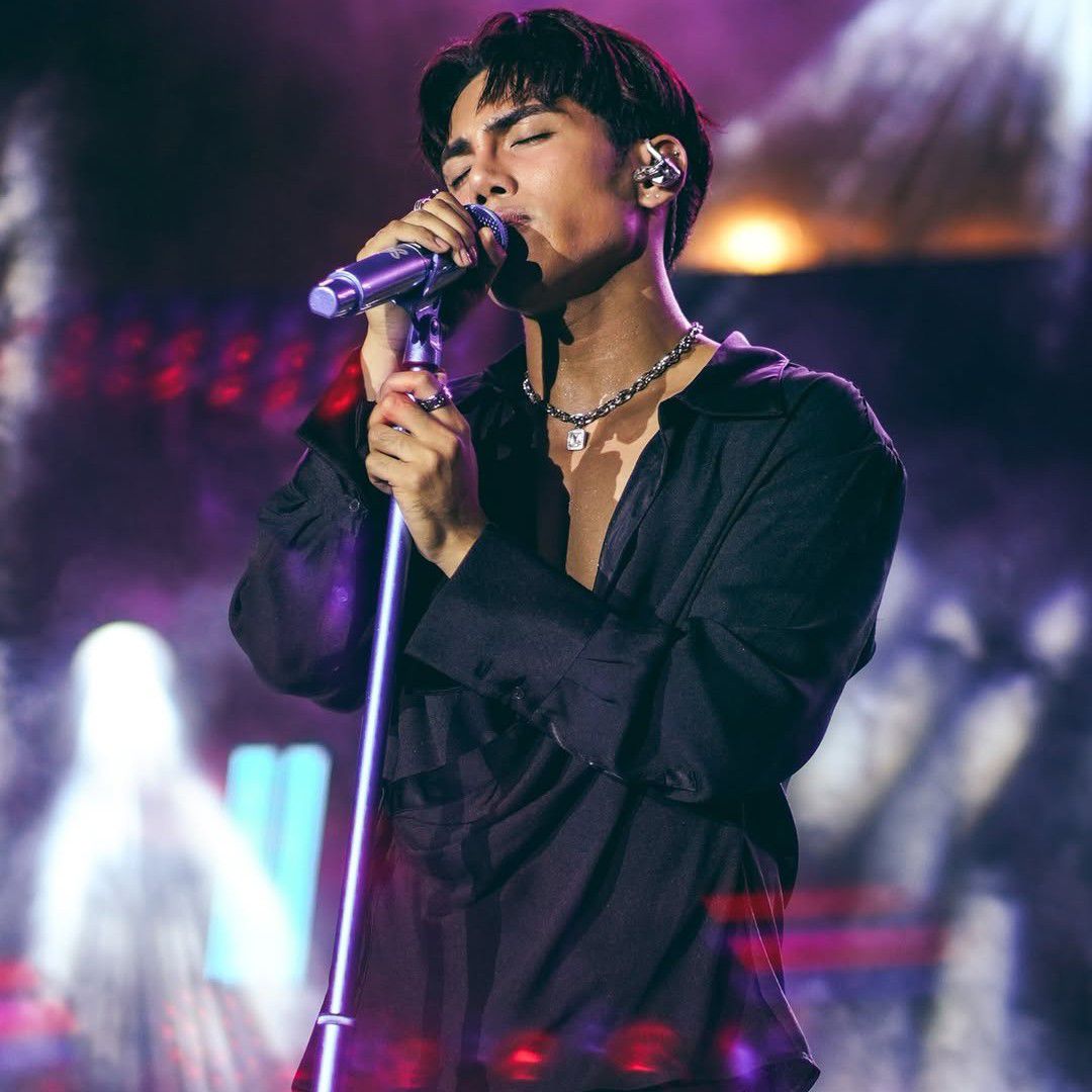 A moment captured by Stell (SB19)'s fan