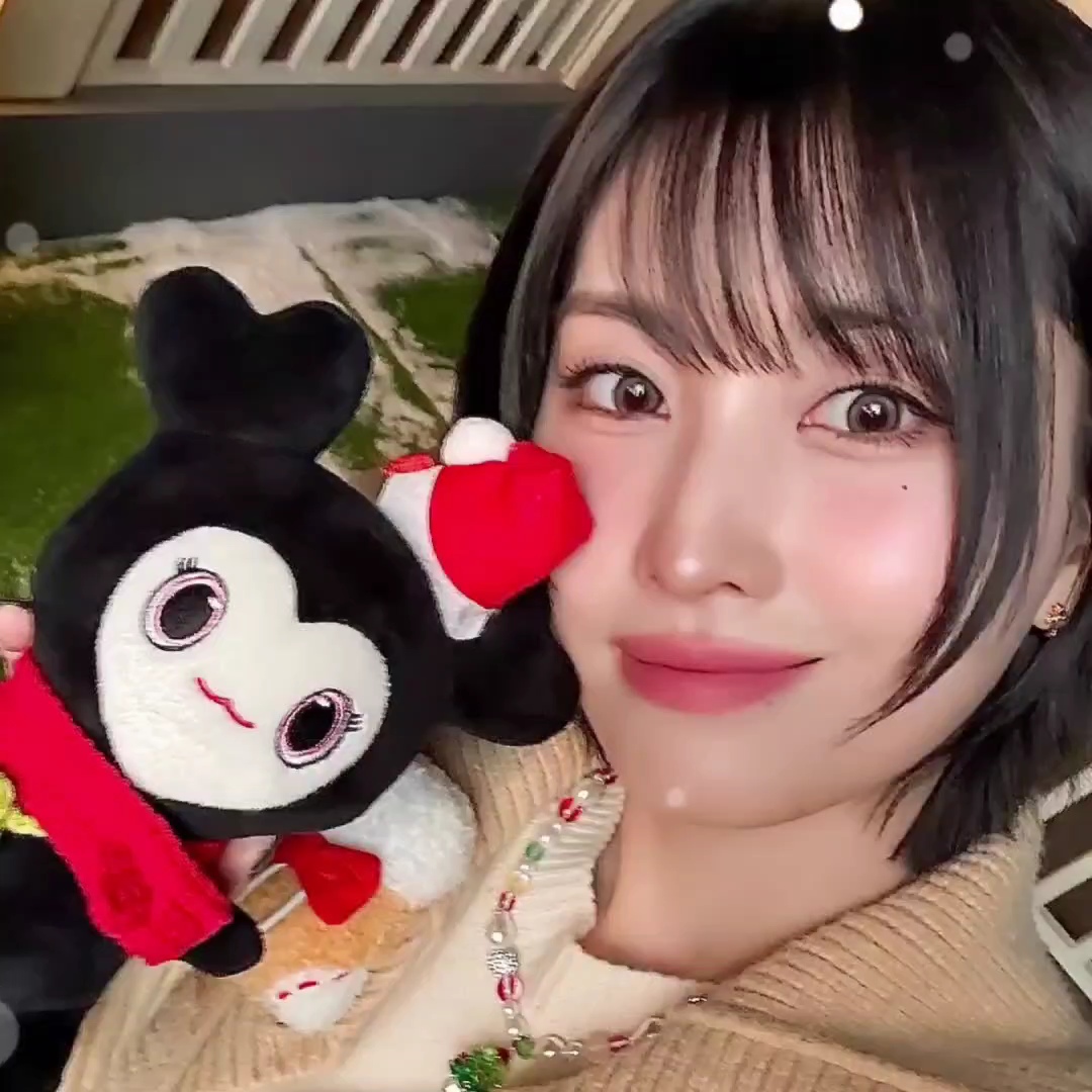 Latest photo of Momo (TWICE)