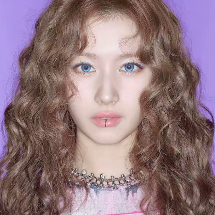 Foto aktivitas terbaru Sana (TWICE)