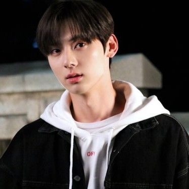 황민현 최근 활동샷