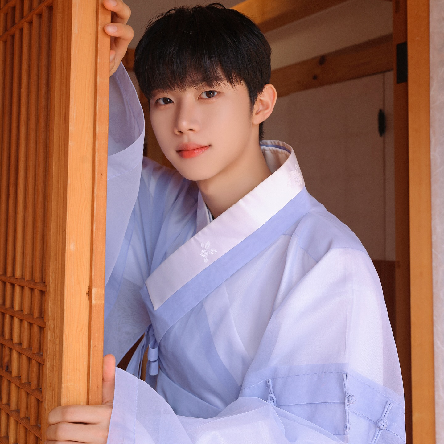 Recent activity shot of Hyunwoo (Xikers)