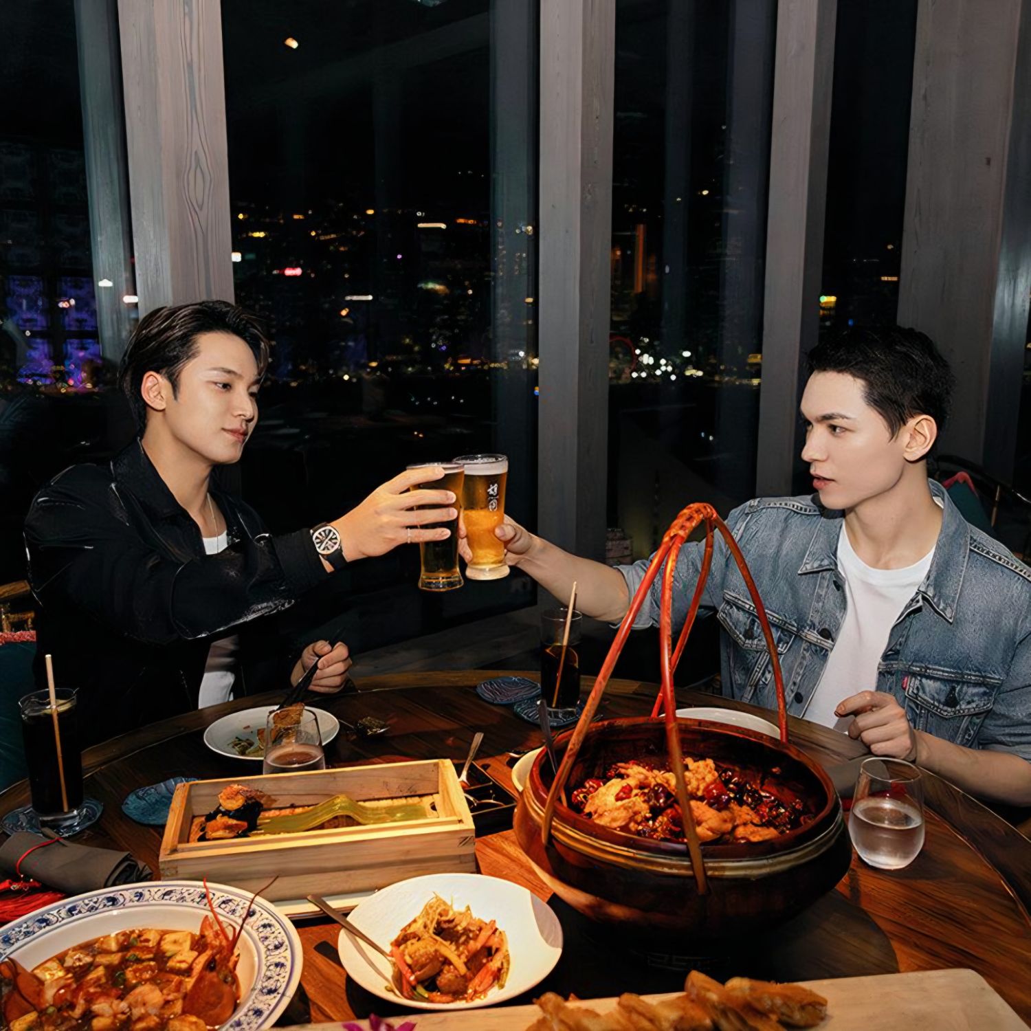 A moment captured by Mingyu (SEVENTEEN)'s fan