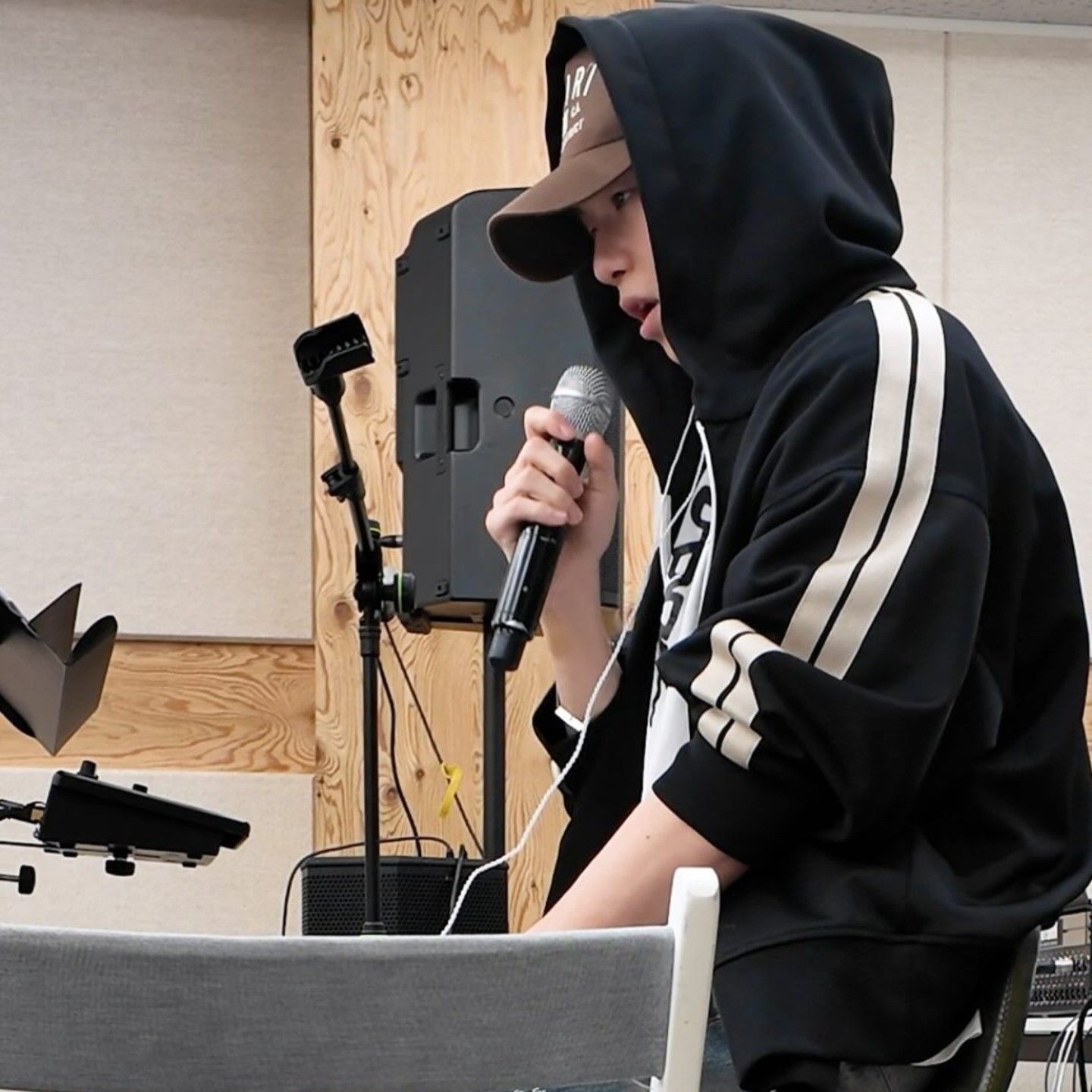 Behind-the-scenes cut of Kang Daniel