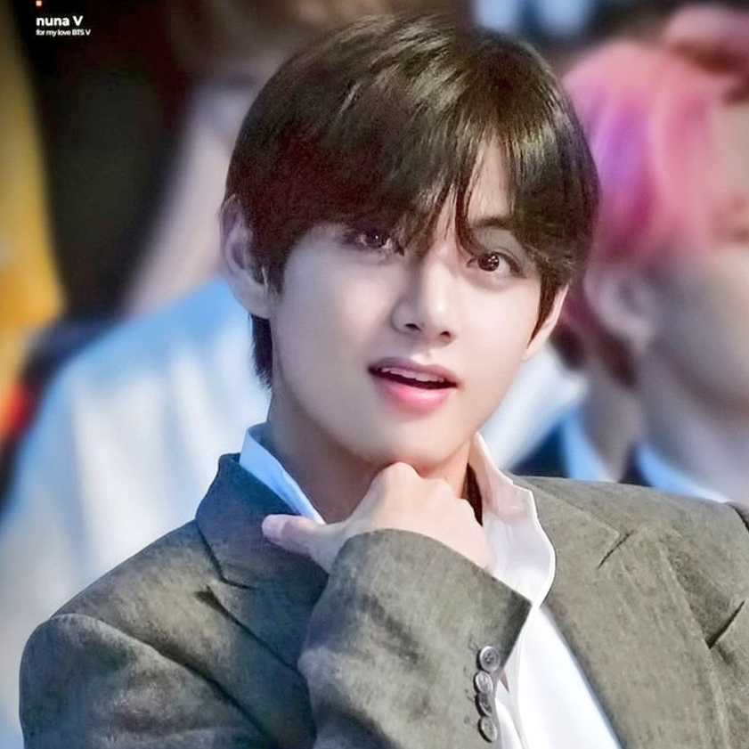 뷔 (방탄소년단)의 최신 사진