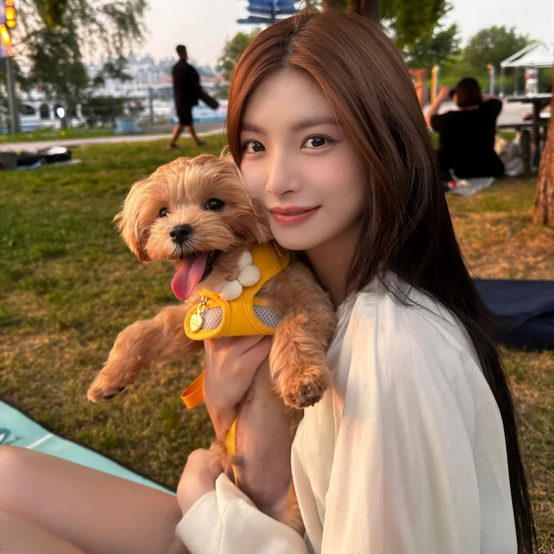 Behind-the-scenes cut of Yiren (EVERGLOW)