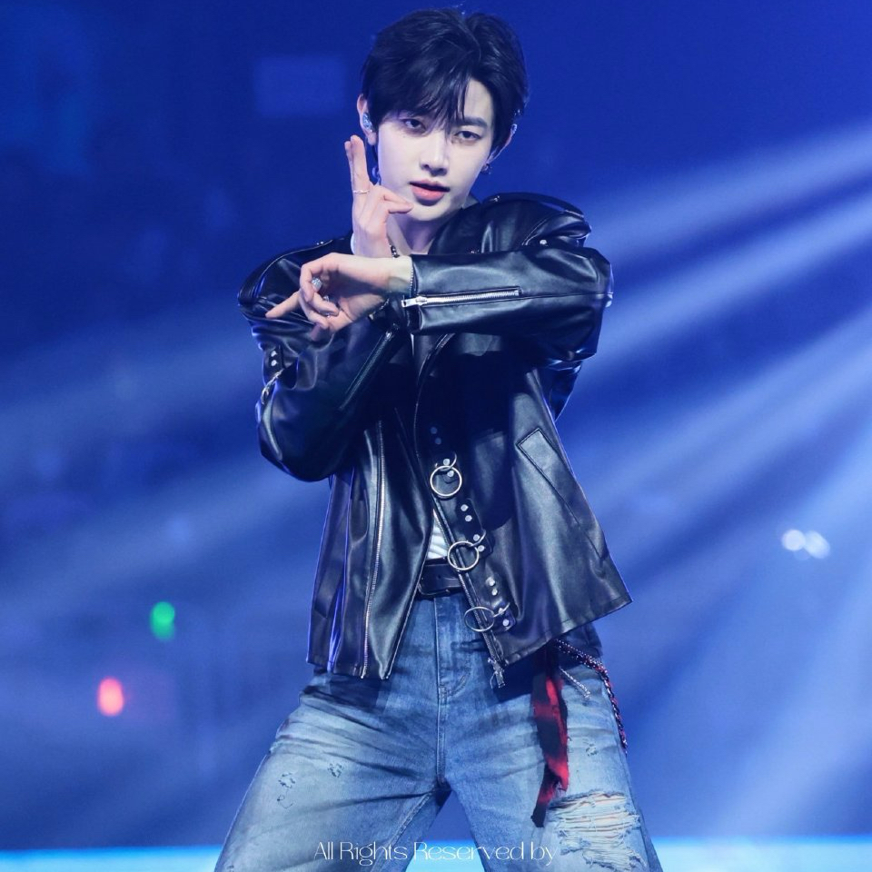 Behind-the-scenes cut of Zhang Hao (ZEROBASEONE)