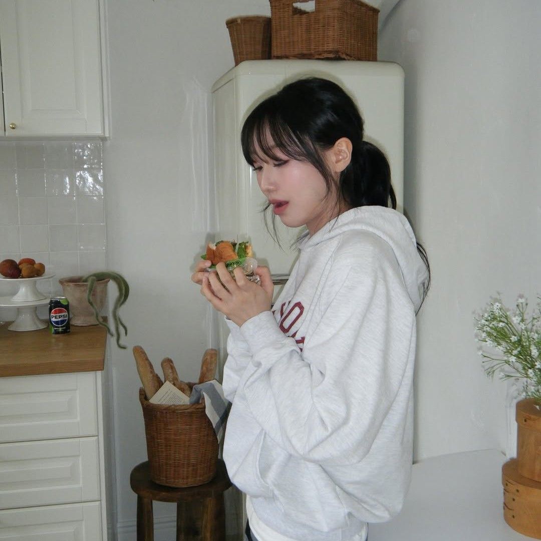 A moment captured by Ryu Sujeong (Lovelyz)'s fan