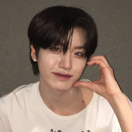 Behind-the-scenes cut of Huiwon (n.SSign)