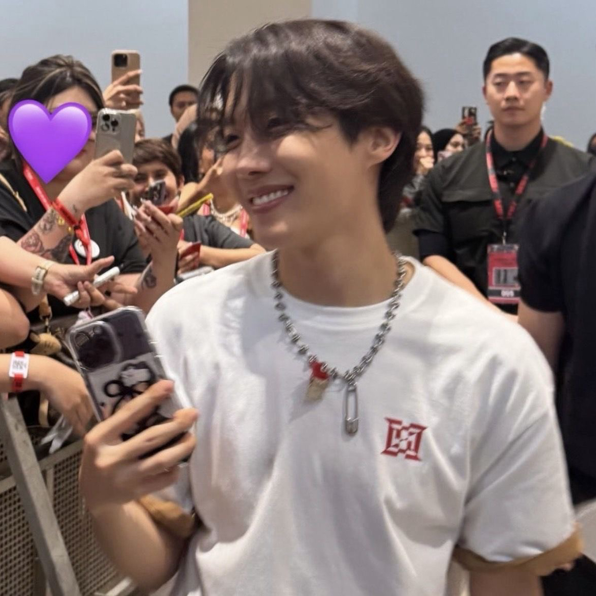 Foto aktivitas terbaru j-hope (BTS)