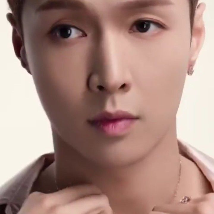 Recent activity shot of Lay (EXO)