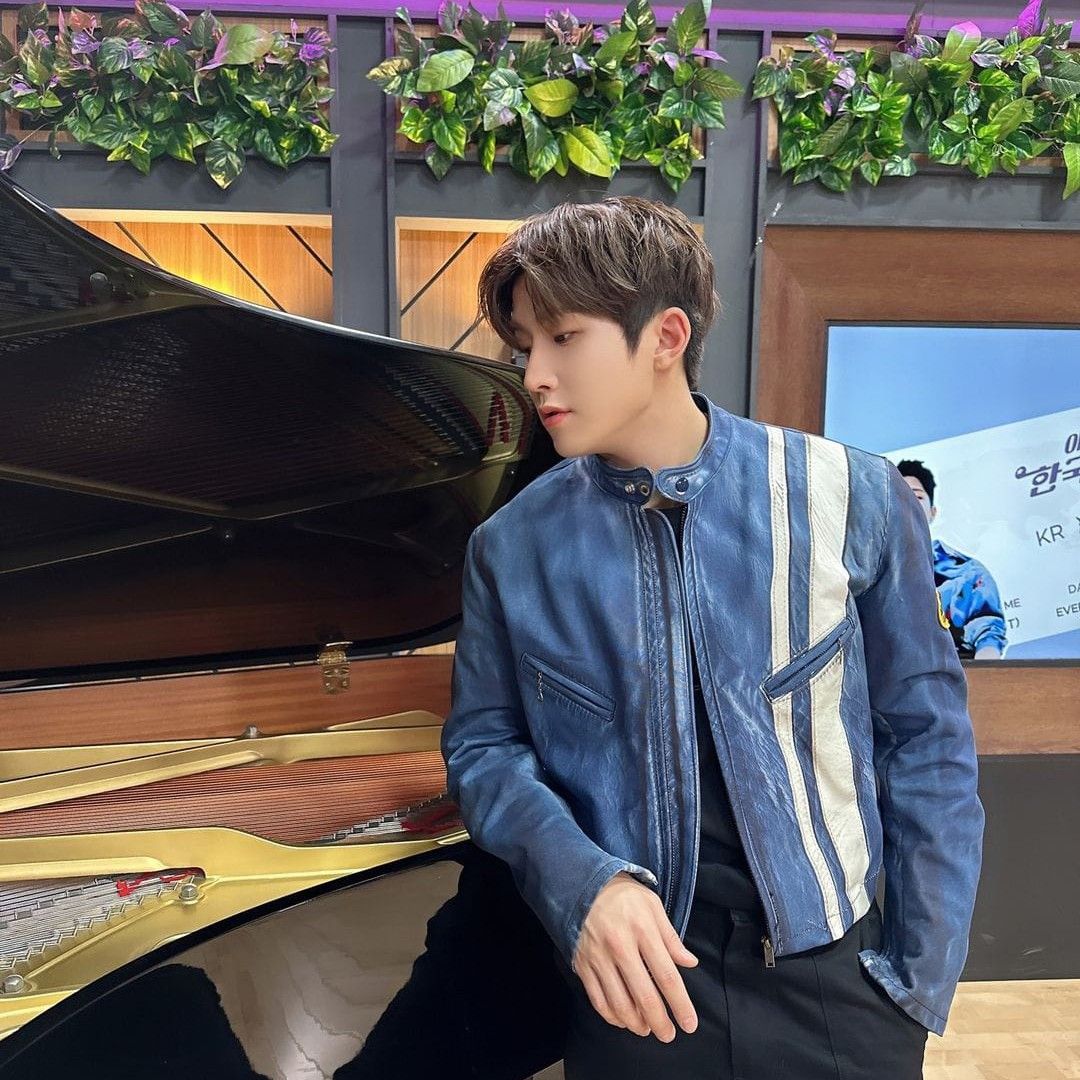 A moment captured by Jinjin (ASTRO)'s fan