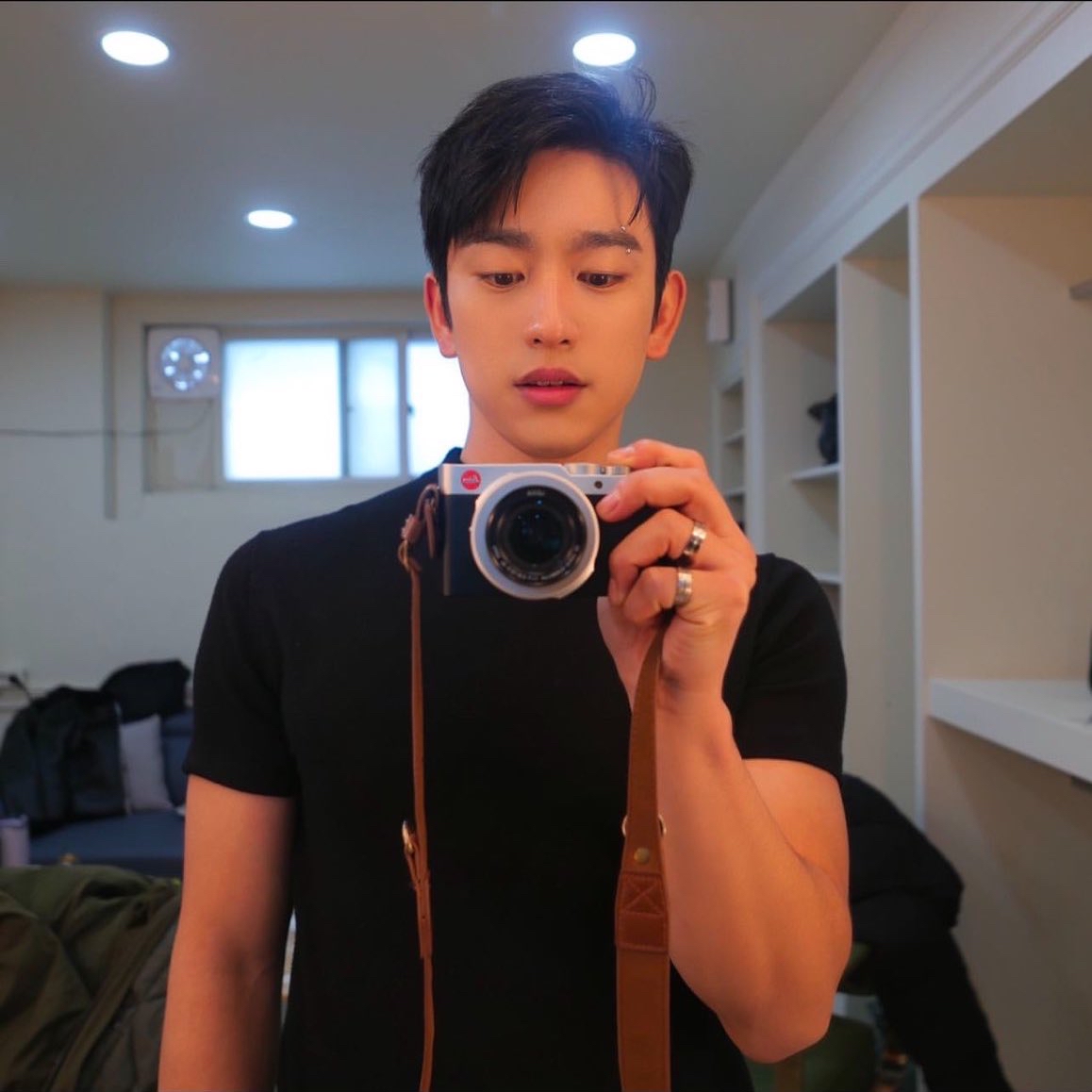 Behind-the-scenes cut of Jinyoung (GOT7)