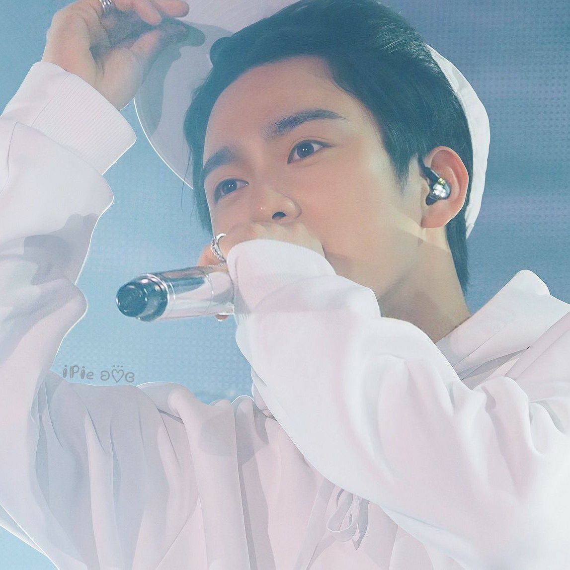 A moment captured by Jinyoung (GOT7)'s fan