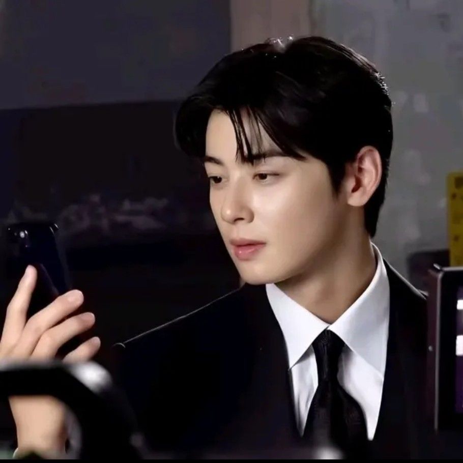 Recent activity shot of Eunwoo (ASTRO)