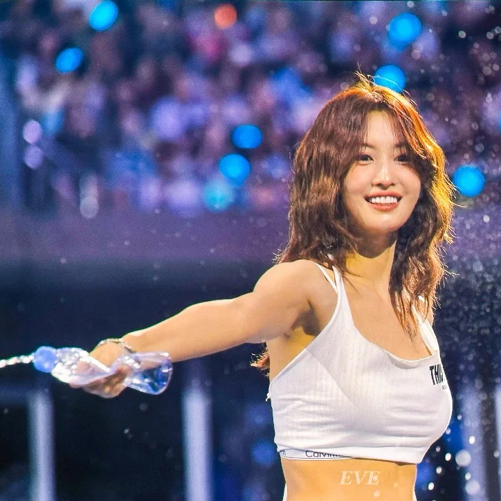 모모 (TWICE)의 비하인드 컷