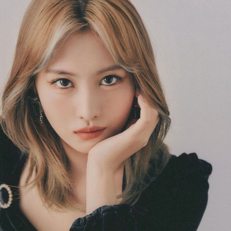 Recent activity shot of Momo (TWICE)