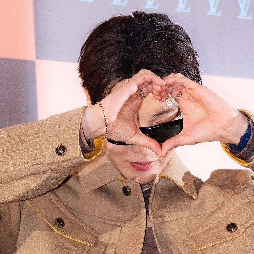 Foto terbaru j-hope (BTS)