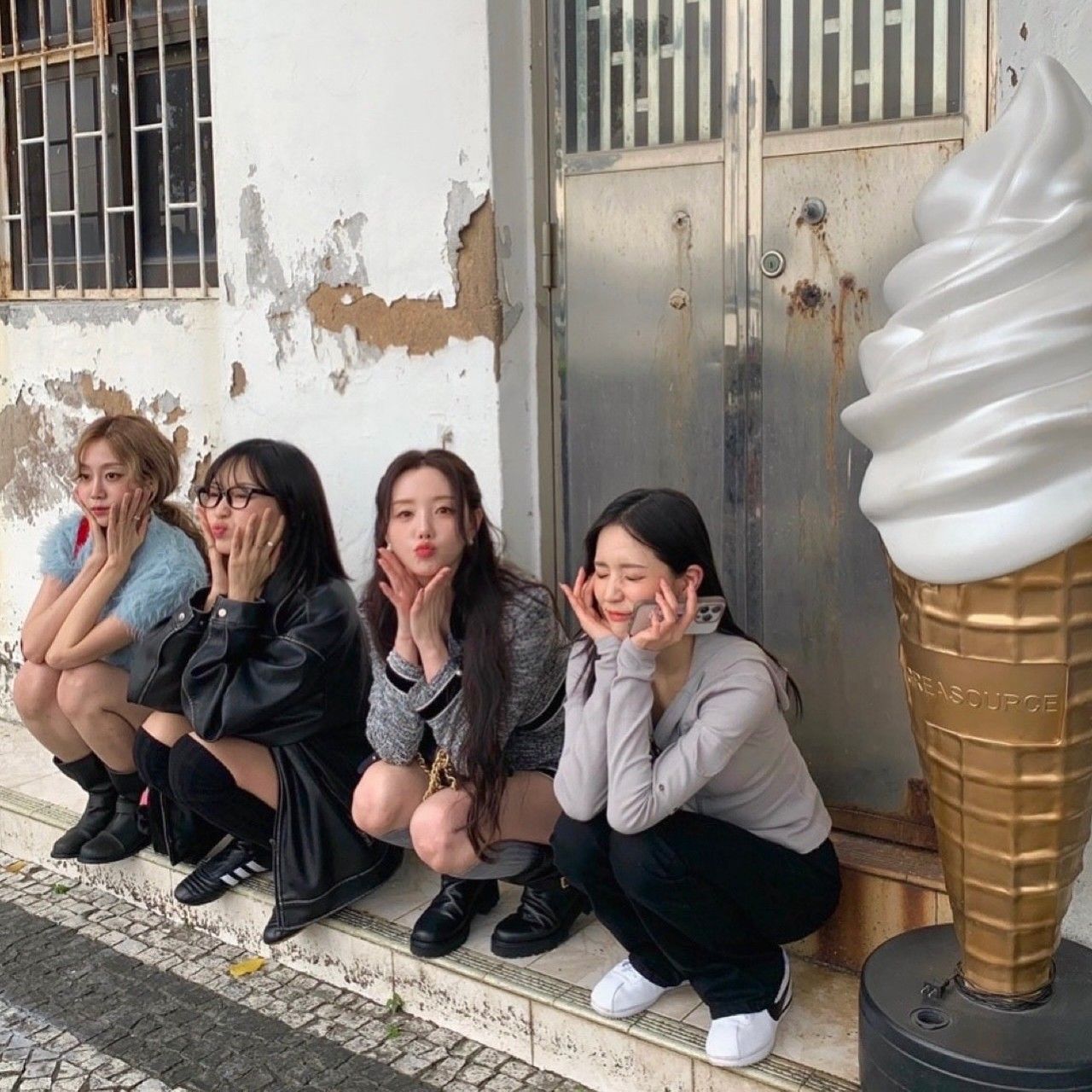 Behind-the-scenes cut of Lovelyz