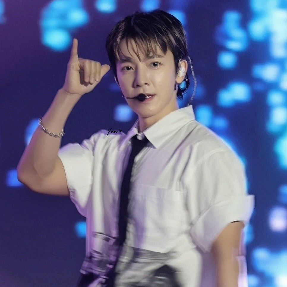 A moment captured by Donghae (Super Junior)'s fan