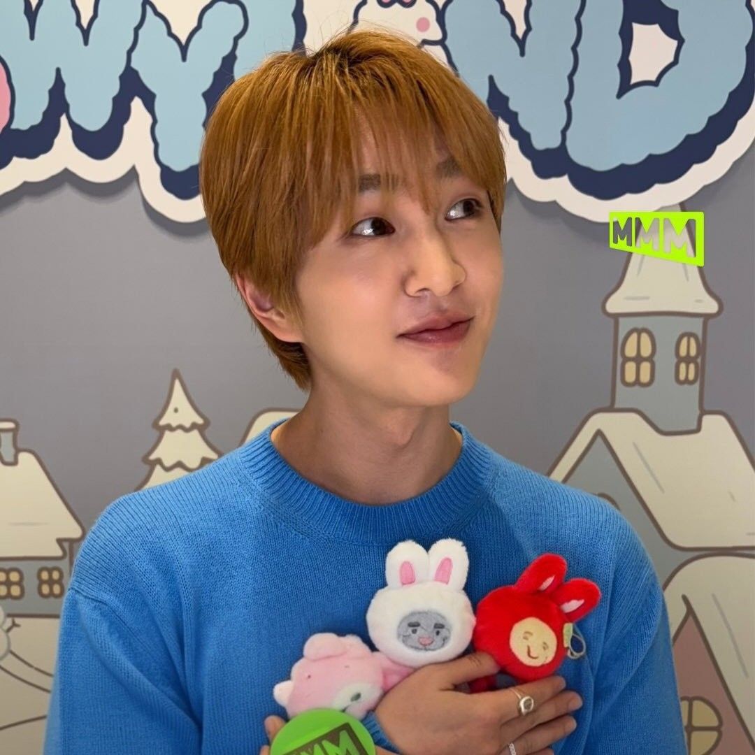 A moment captured by Onew (SHINee)'s fan