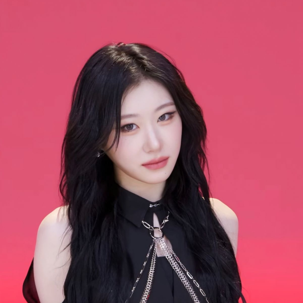 Behind-the-scenes cut of Chaeryeong (ITZY)