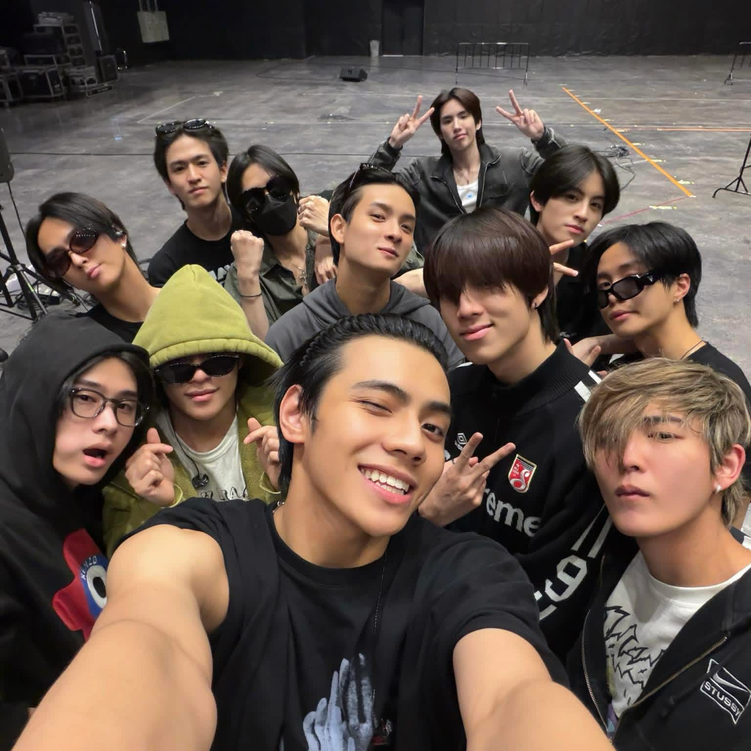 Behind-the-scenes cut of BUS