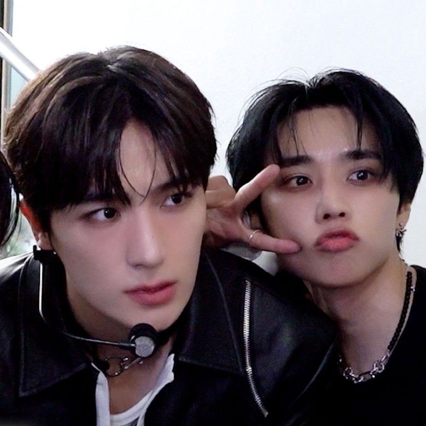 A moment captured by Hyunjae (THE BOYZ)'s fan