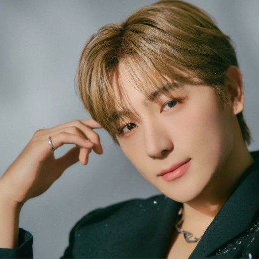 Latest photo of Hyunjae (THE BOYZ)