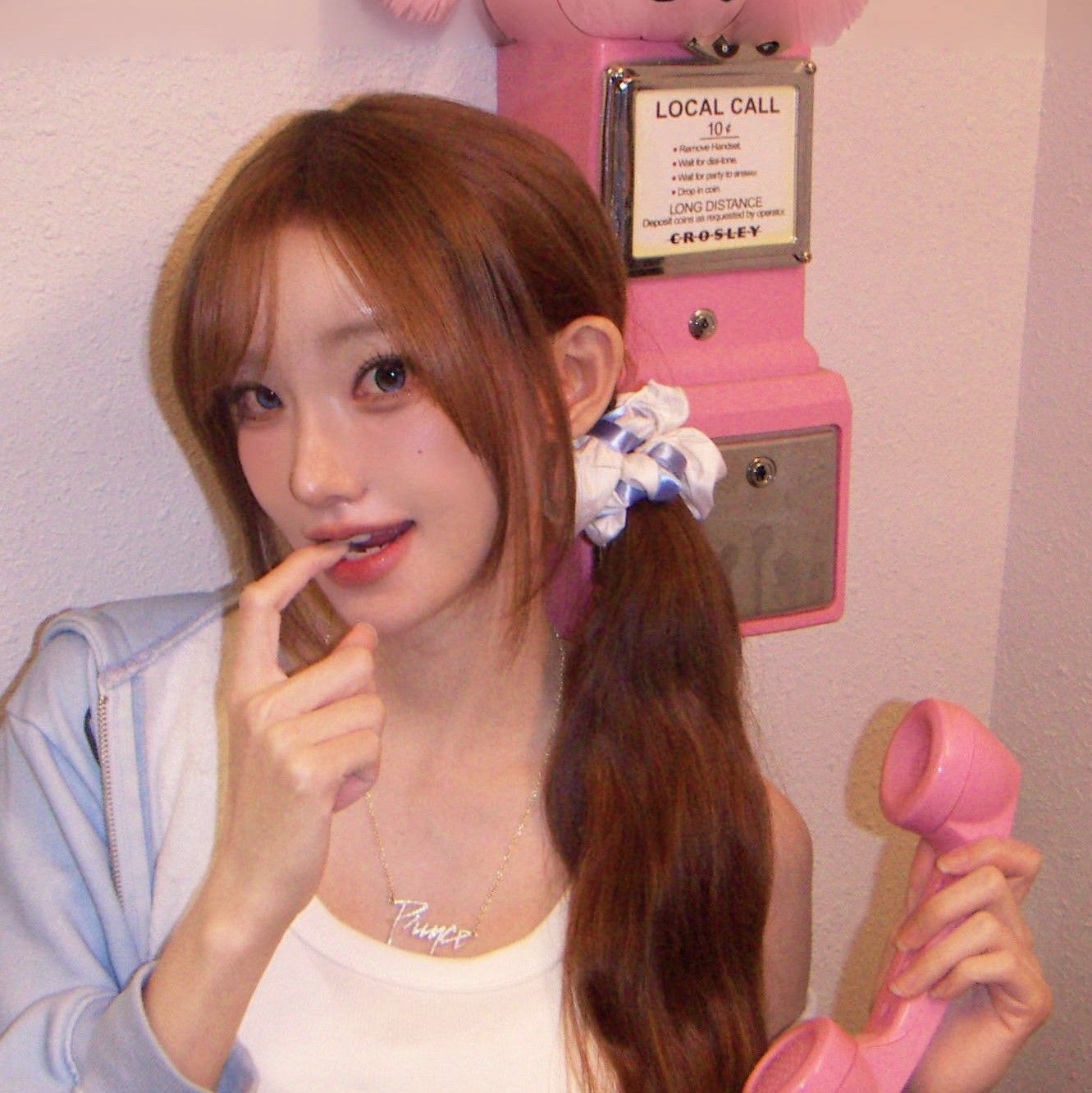 A moment captured by QWER's fan