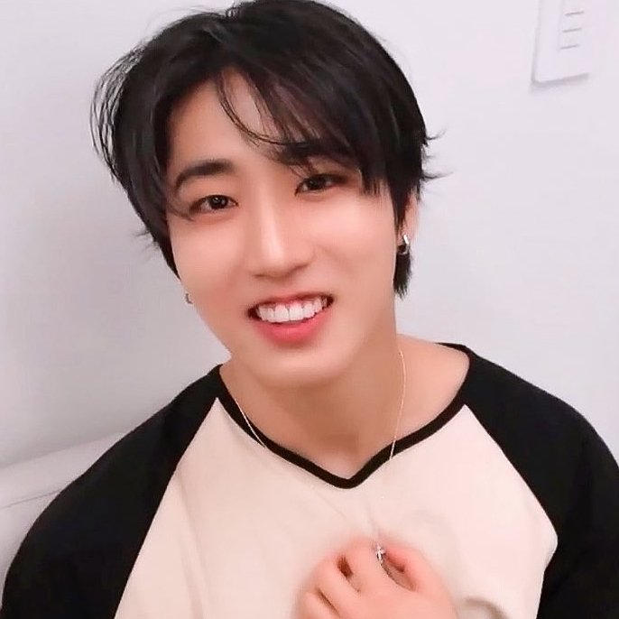 Behind-the-scenes cut of HAN (Stray Kids)