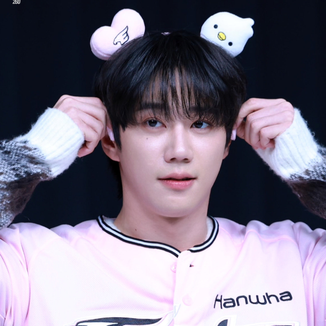 Behind-the-scenes cut of Lee Junyoung
