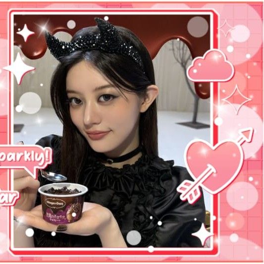 A moment captured by ILLIT's fan