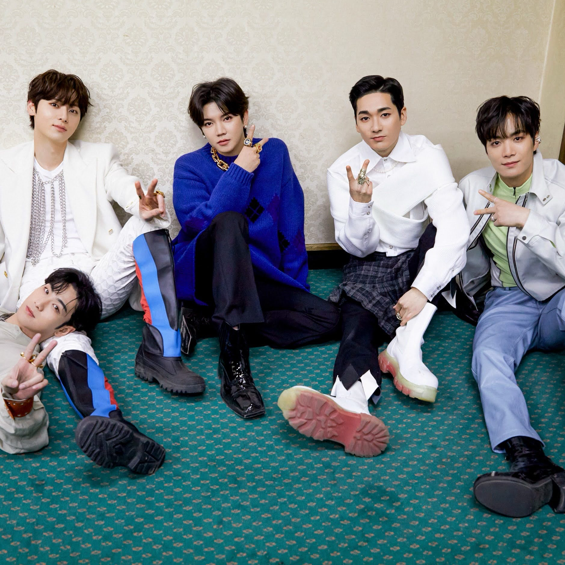 Behind-the-scenes cut of NU'EST