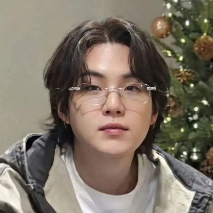 Potret di balik layar SUGA (BTS)