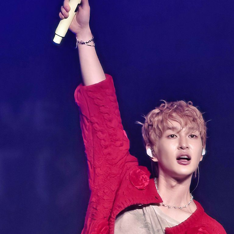 Latest photo of Onew (SHINee)